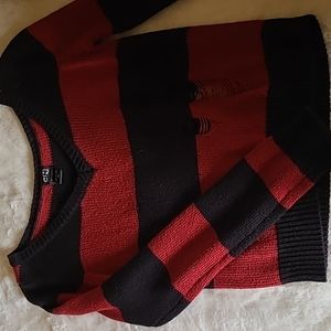 Hot Topic medium top